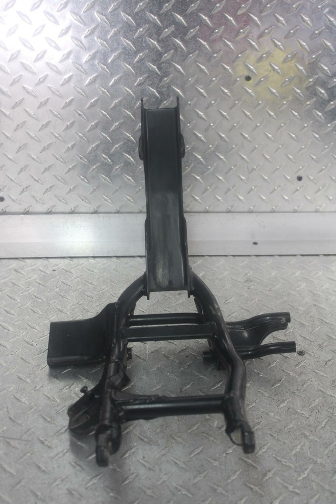 2004 SUZUKI GZ250 LOWER FRAME RAIL FOOTPEG BRACKET MOUNT
