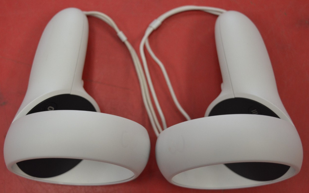 GENUINE Oculus Meta Quest 2 VR Controllers - Left &Right Controllers ONLY *USED*