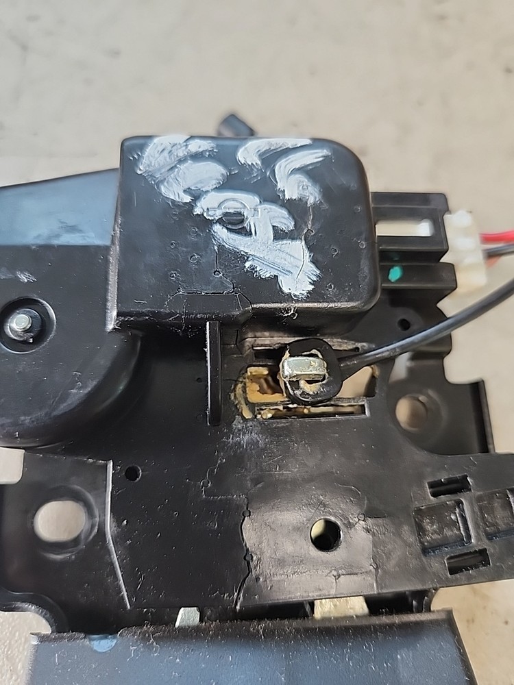 2016 Nissan Versa Power Trunk Latch