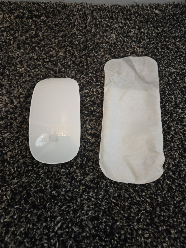 Apple A1296 Wireless Tactile/Multi-Touch Mouse - MB829LL/A