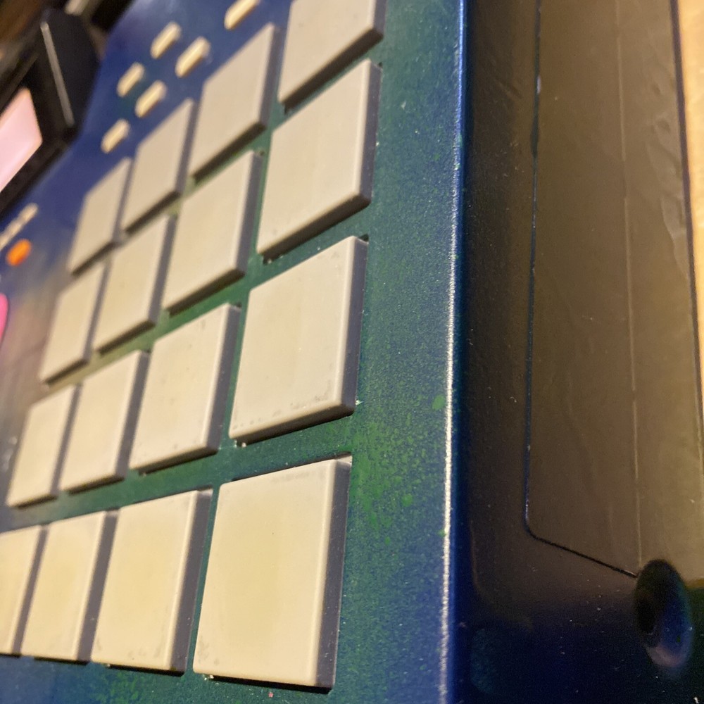Akai MPC 2000XL MCD MIDI Production Center Sampler Sequencer Drum Machine Blue