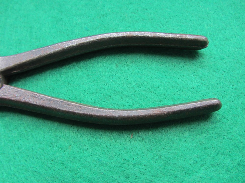 Vintage Round Hole Pliers – 6¼” Long