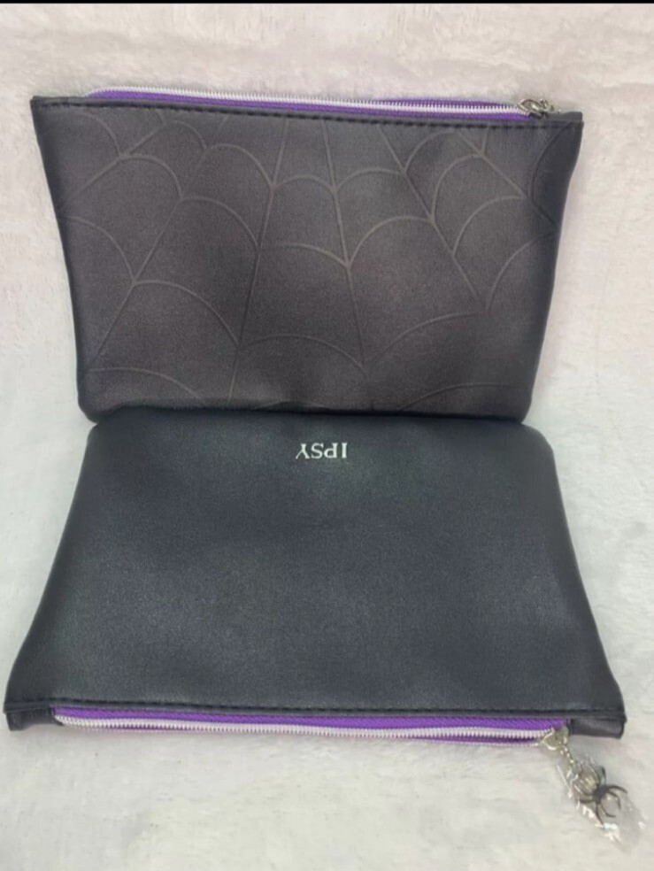 2 BRAND NEW ASSORTED MAKE UP BAGS (WEBBED)