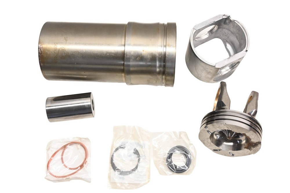 Mack 215SB217 Piston Cylinder Kit NOS