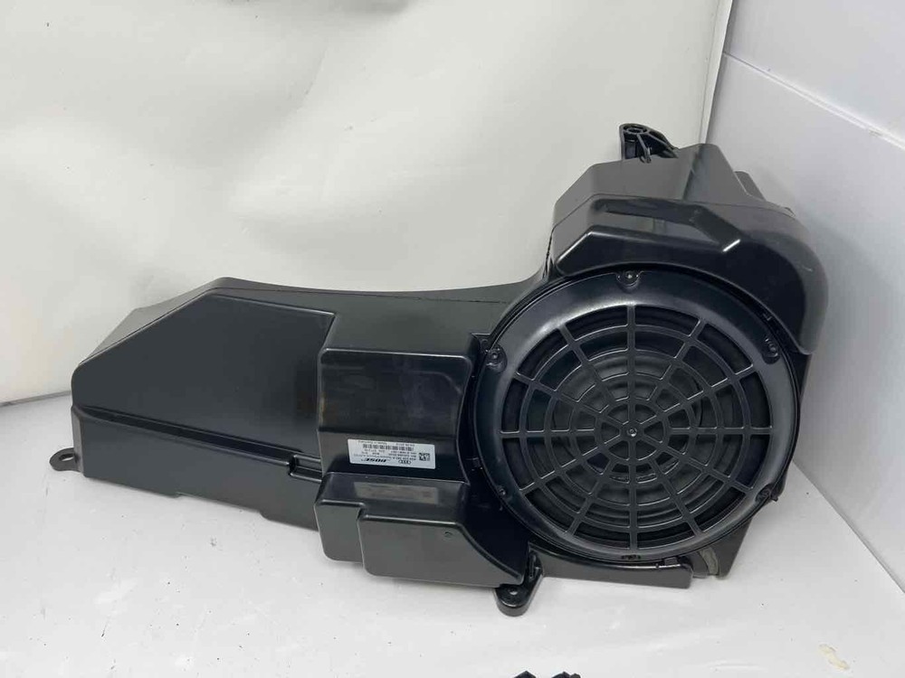 bose sub Speaker AUDI A7 13