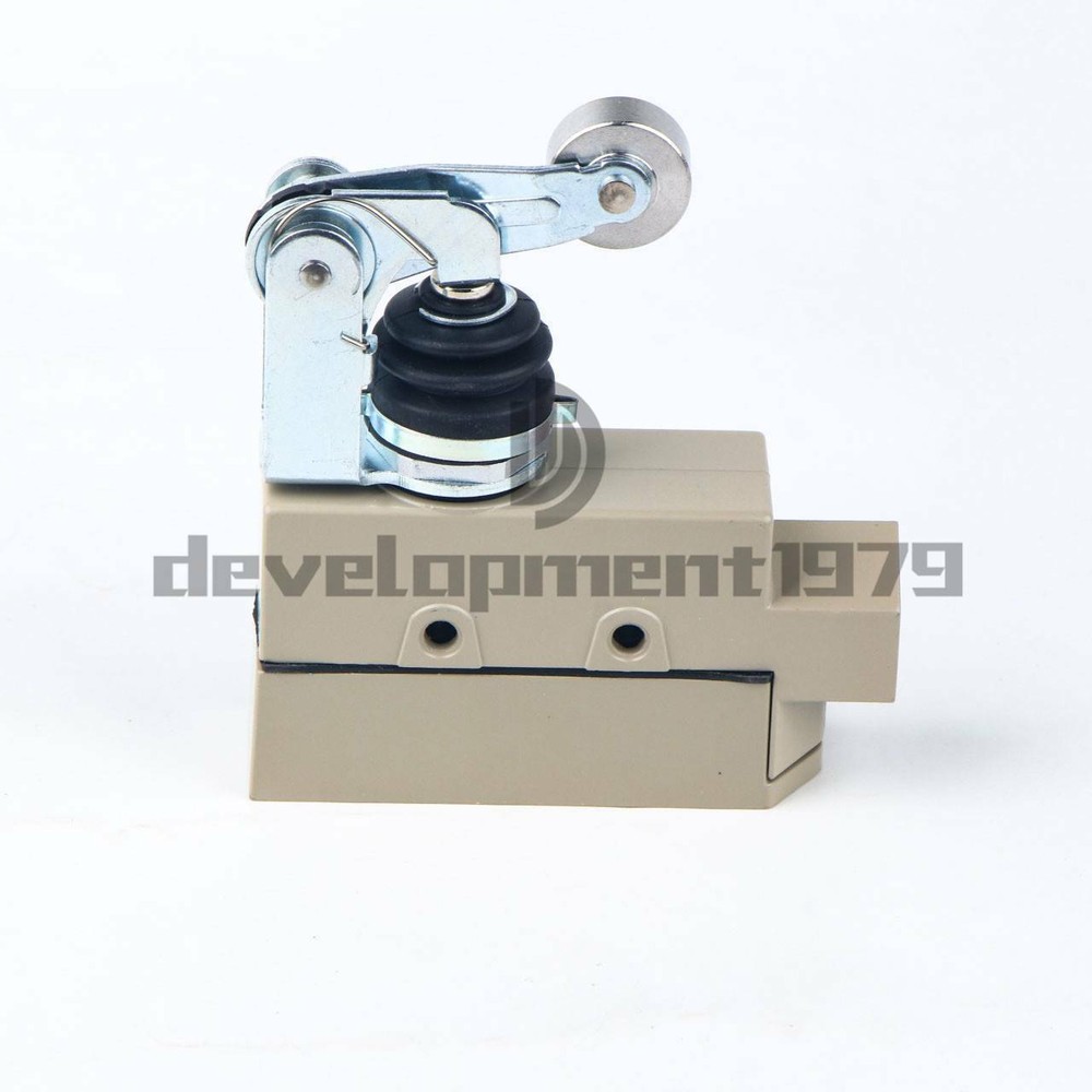 ONE Omron ZE-NA2-2S Limit Switch New