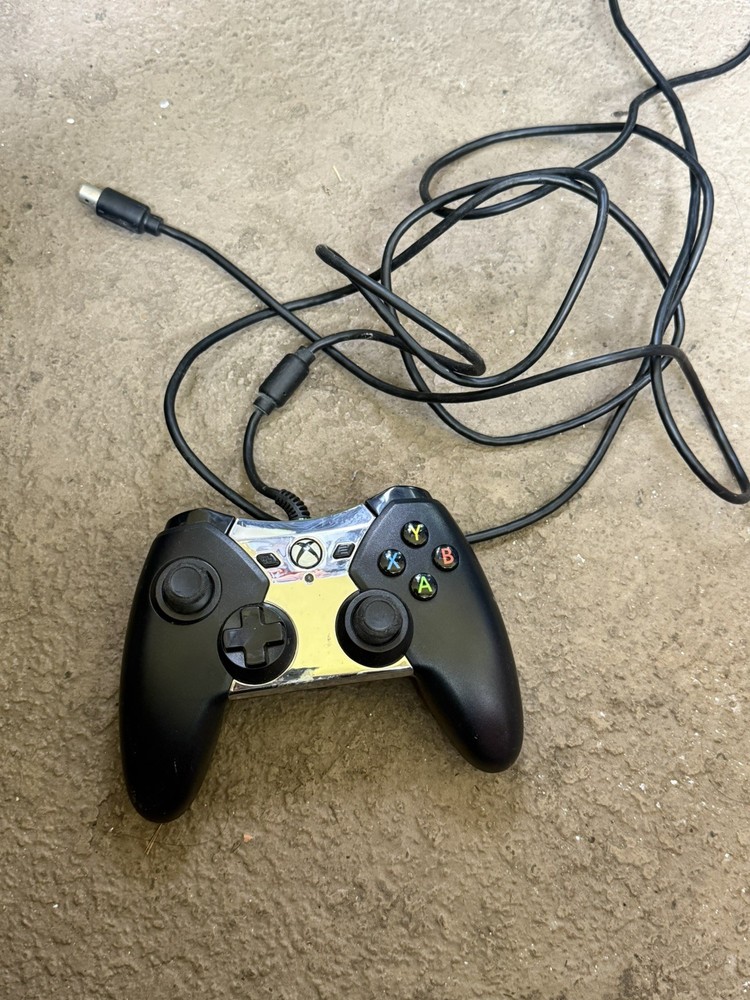 XBOX ONE BUNDLE: Elite Controller, 2nd Controller, 5 Games, Charging Docks