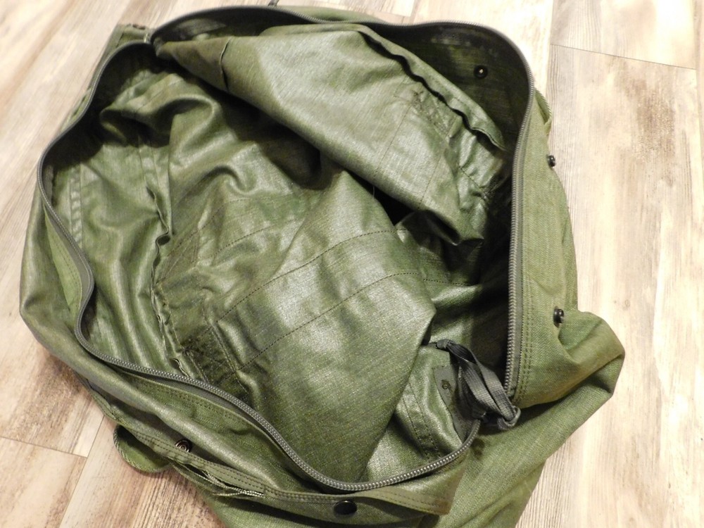 MILITARY GREEN FLYER'S KIT BAG