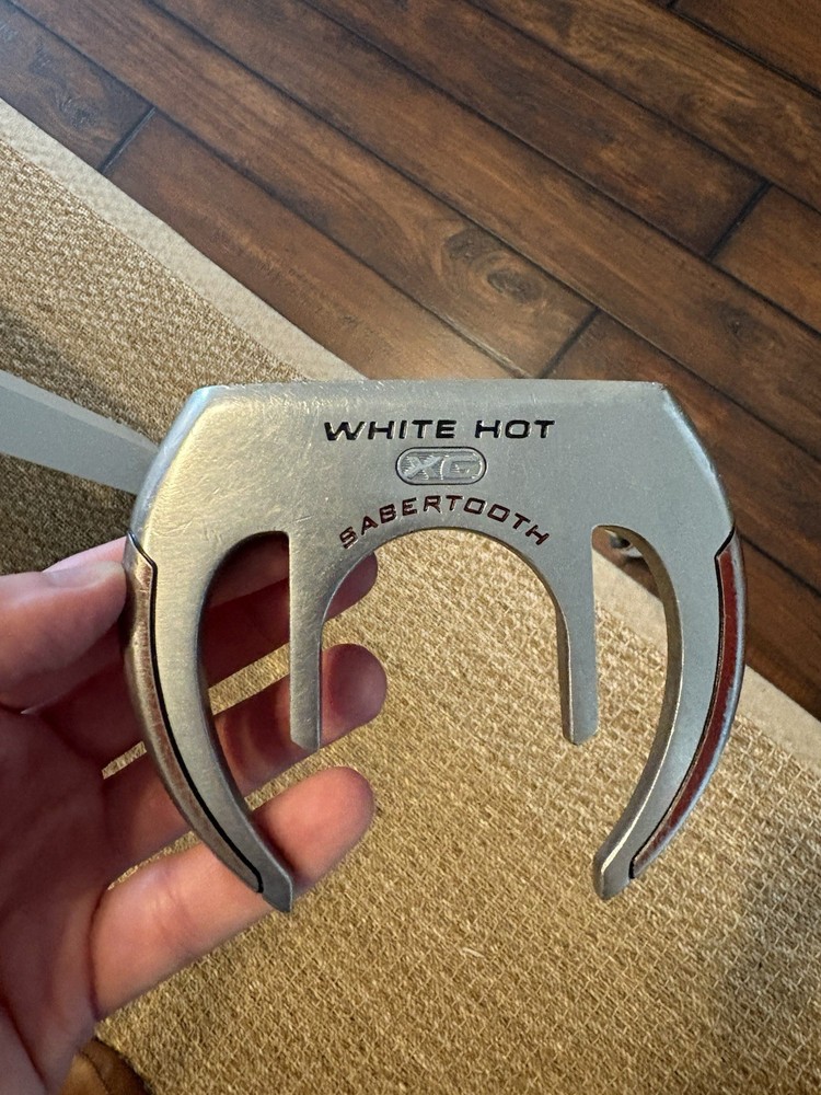 Odyssey White Hot Sabertooth Putter Right-Handed