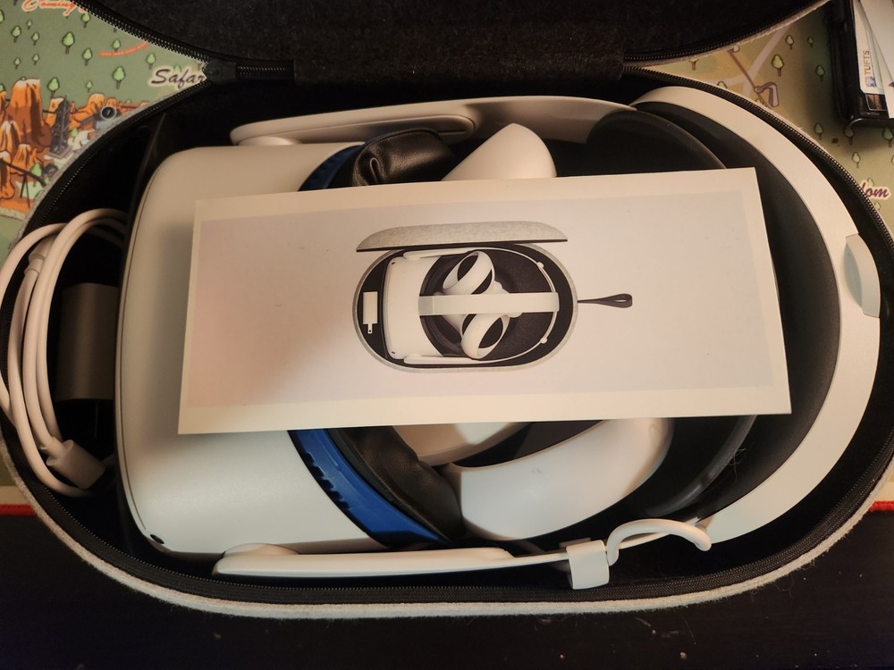 Oculus Quest 2 256GB + 2 Controllers with Quest 2 Elite Strap Very Good