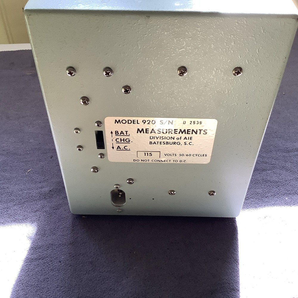 Vintage aie Deviation Meter 920 Powers On Untested