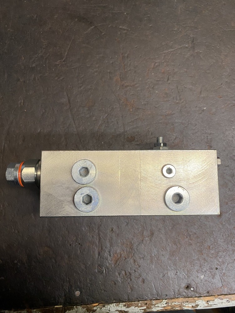 (MC25) JLG Hydraulic Valve Tele CBV 1001231065