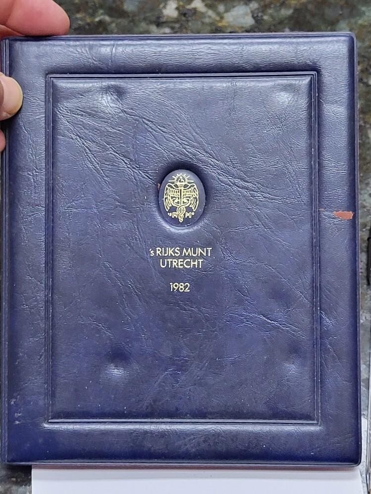 1982 Netherlands PROOF SET in original Government holder