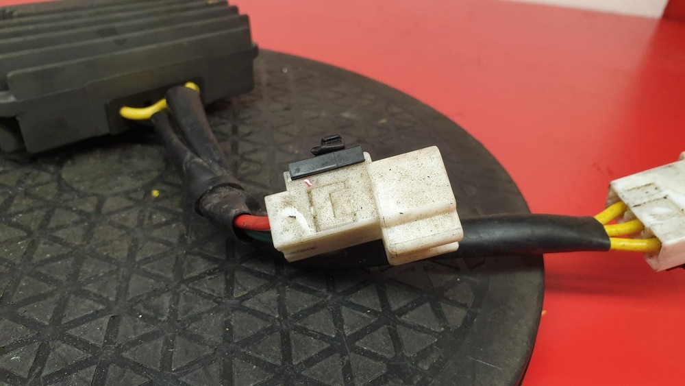 2018 PIAGGIO GTS 300 SUPER REGULATOR RECTIFIER