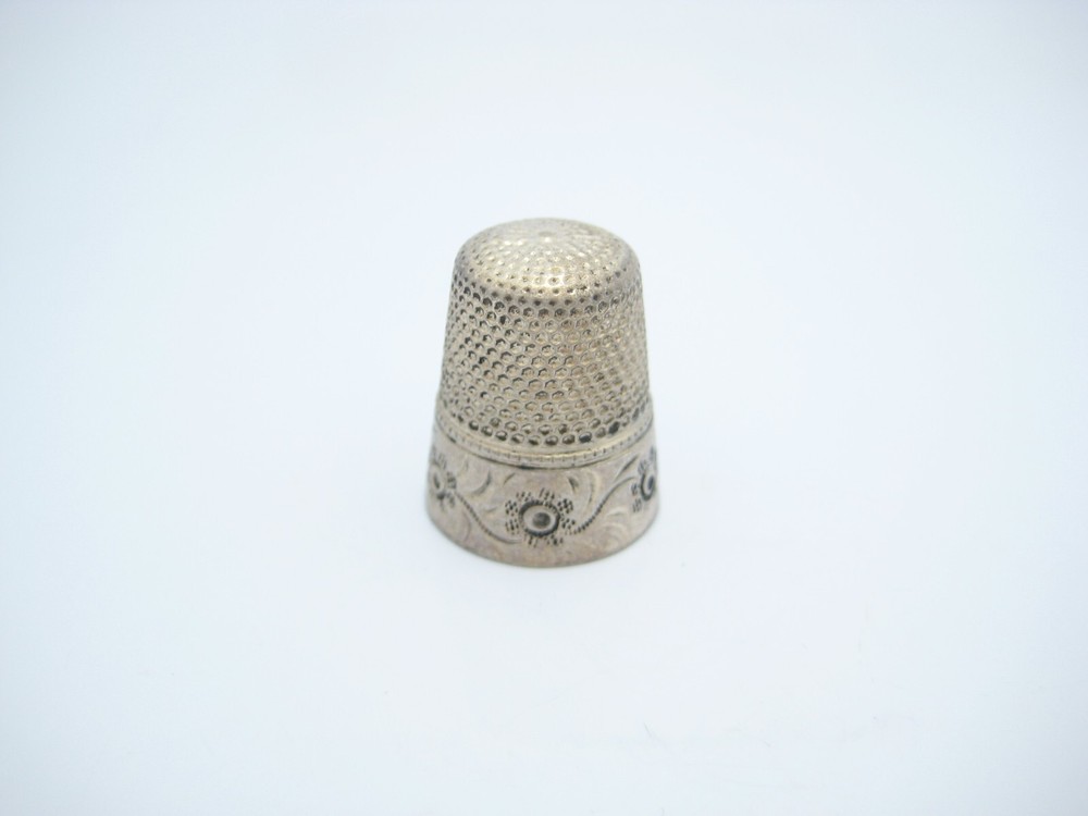 Antique Sterling Silver 17.7mm Etched Design Sewing Thimble