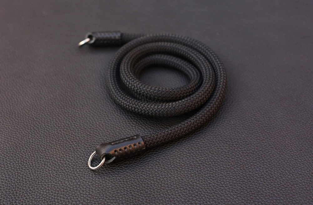 Black Climbing Rope Camera Strap – Minimal & Durable