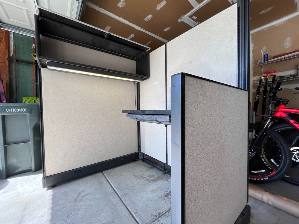 NICE 5’X4'X6’ CUBICLES - 6 CUBICLES TOTAL - 15 Partitions - Cubbies + Lights