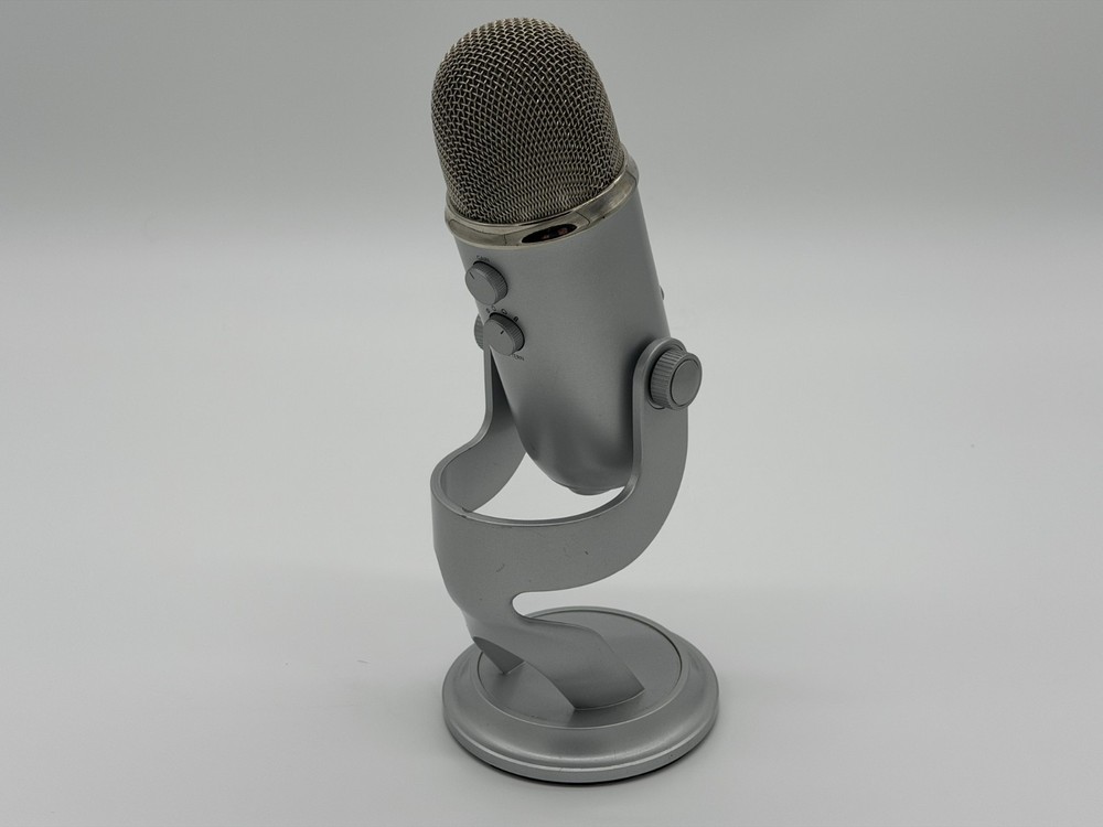 Blue Yeti USB Microphone - Platinum, works great, good physical conditional!