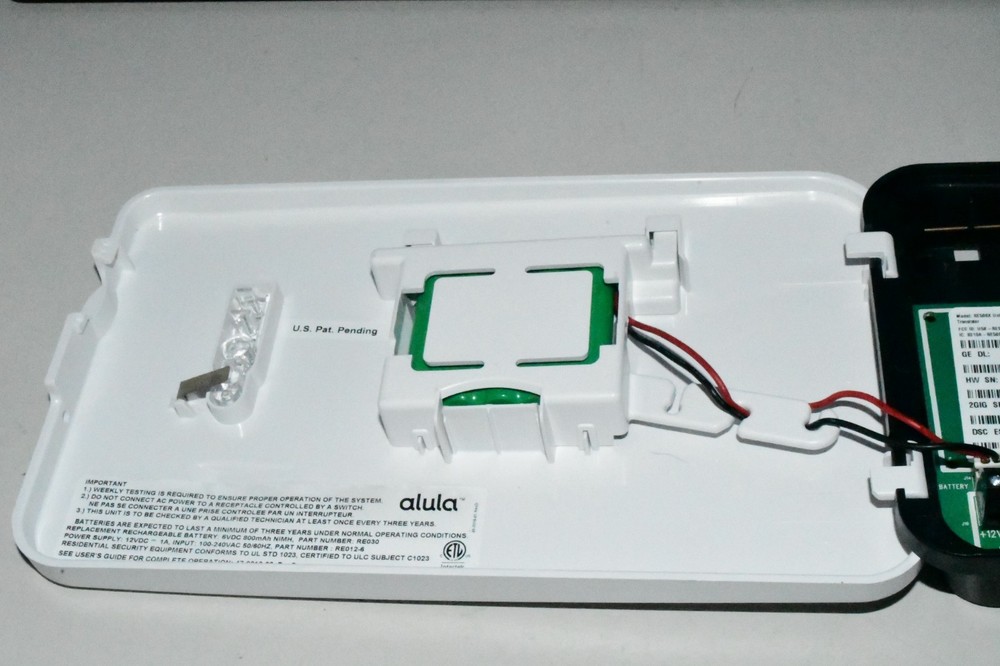 Alula RE524X Universal Wireless Translator Repeater - POWERS ON - NO AC PLUG 2D