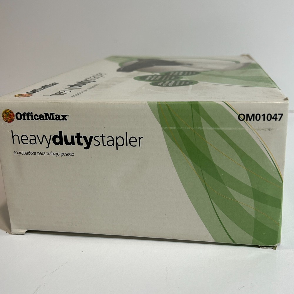 NEW IN BOX Office Max Heavy Duty Stapler Model #OM01047 (D427)