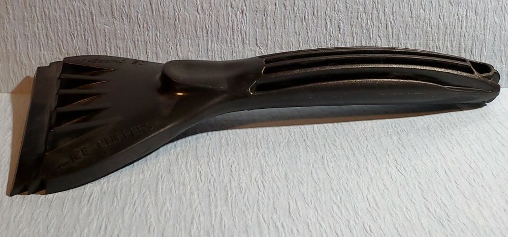 Brand New "Ergonomic Ice Ripper Windshield /Window Scraper Snow Chipper" Black