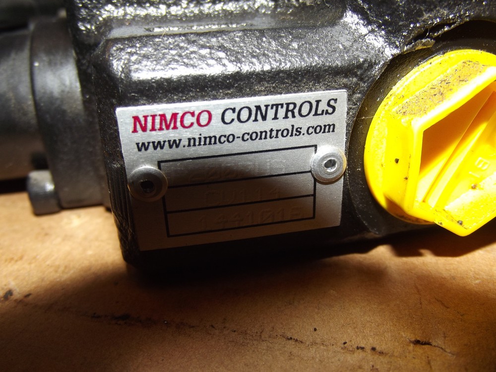 NIMCO CONTROLS 4 SPOOL CONTROL VALVE P2000US CV114 with Handles