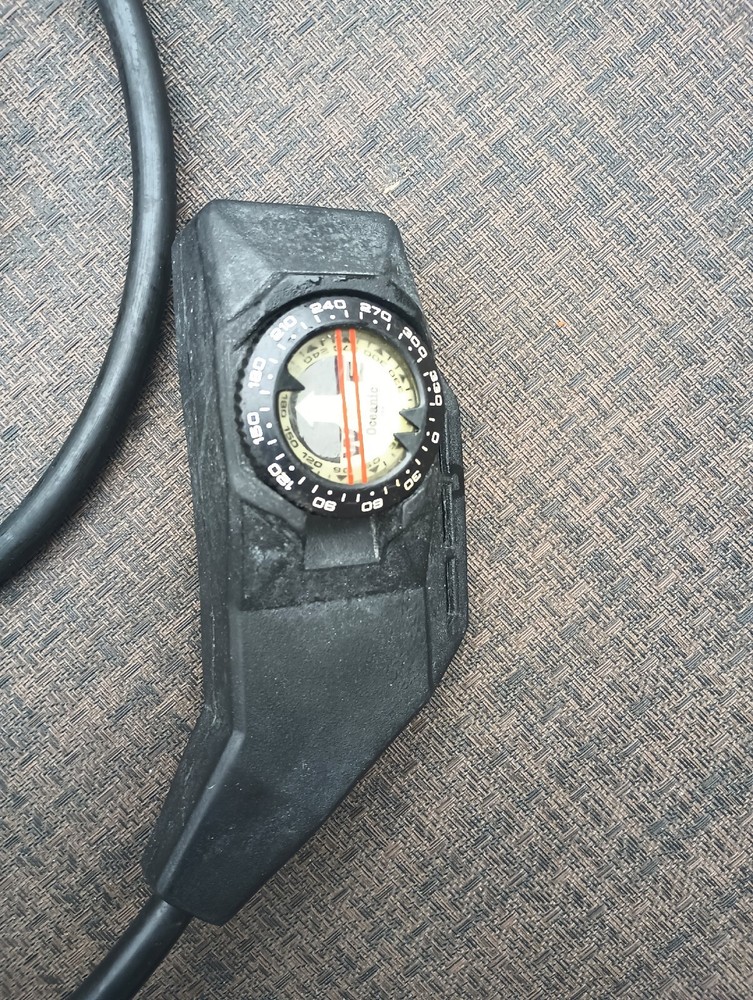 SeaQuest Scuba Regulator & octo /Oceanic Datamaster - Untested