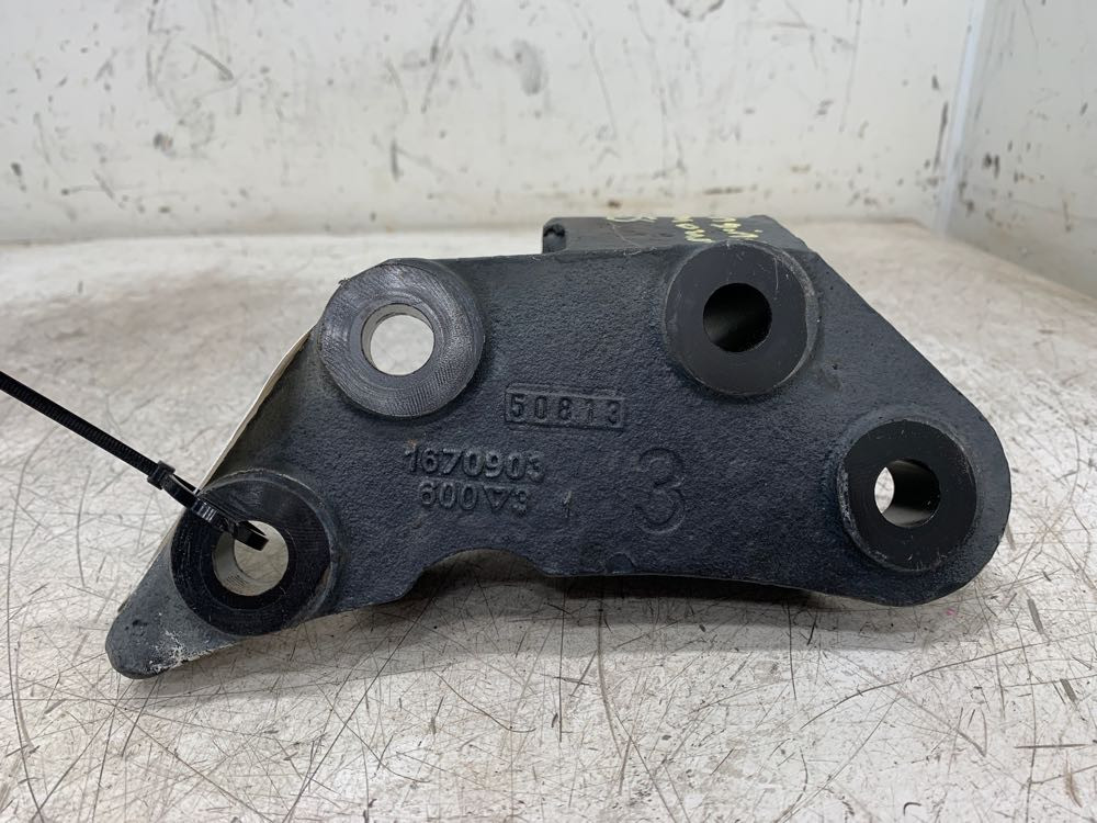 2014 Peterbilt 587 Engine Mount 1670903 (548-11748)