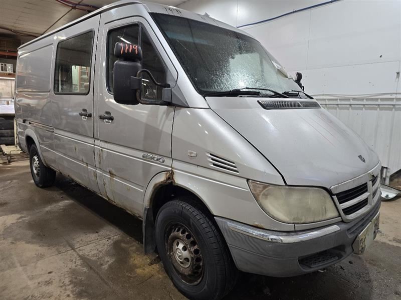 SPRINTV25 2004 Owners Manual 608707