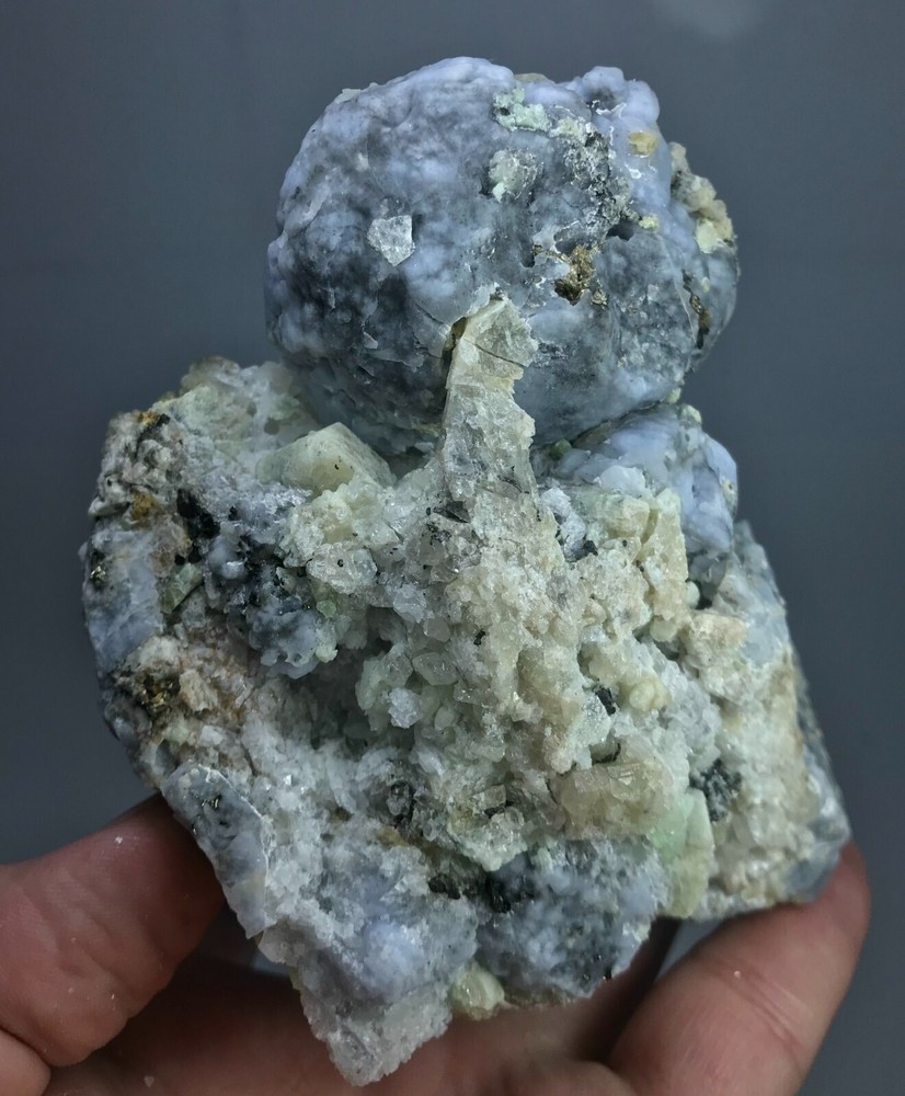 1030 GM Fluorescent,Phosphorescent Hackmanite on matrix Sar e Sang Afghanistan