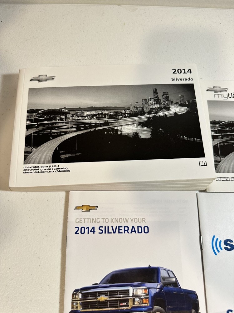 2014 Chevrolet Silverado Owner's Manual Set