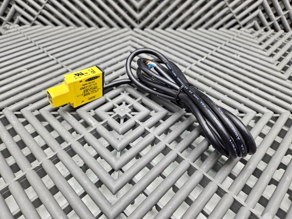 Banner Mini-Beam SM312CV2 Visible Red LED Industry Standard Sensor