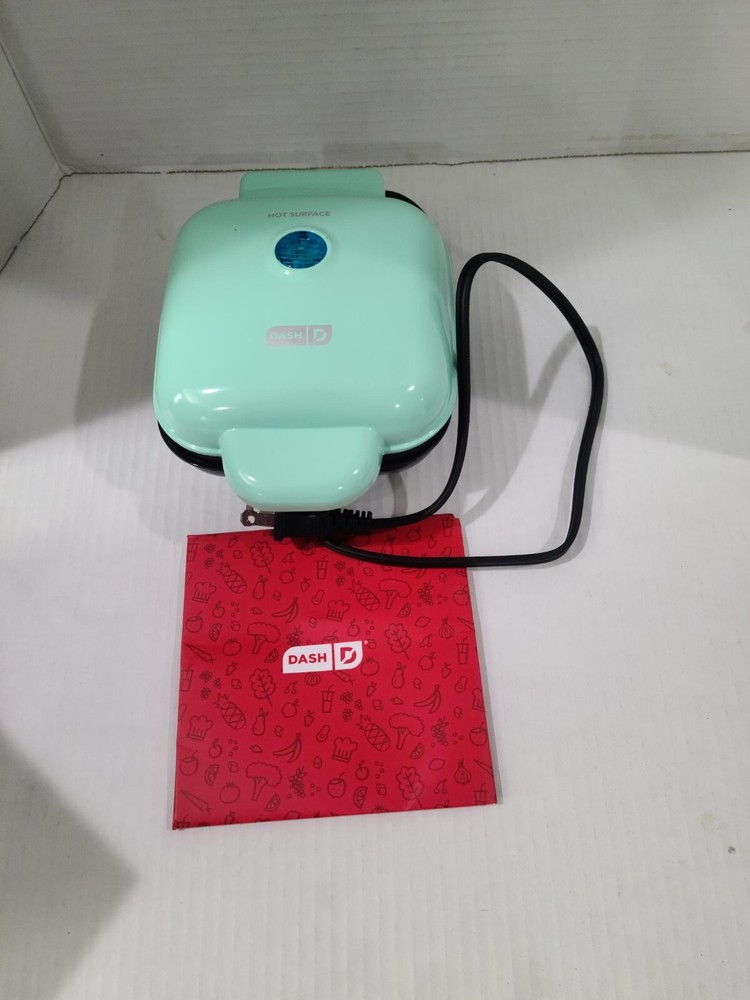 Dash D Deluxe Egg Bite Maker 4 Egg Bites Silicone Molds included.