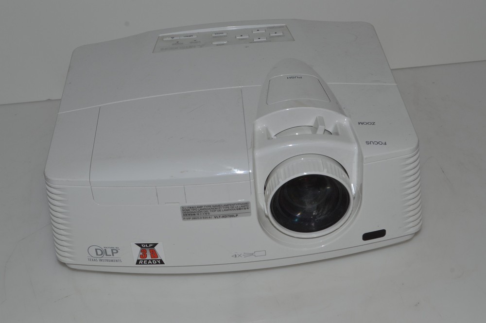 ^^ Mitsubishi WD720U Projector (LPX59)