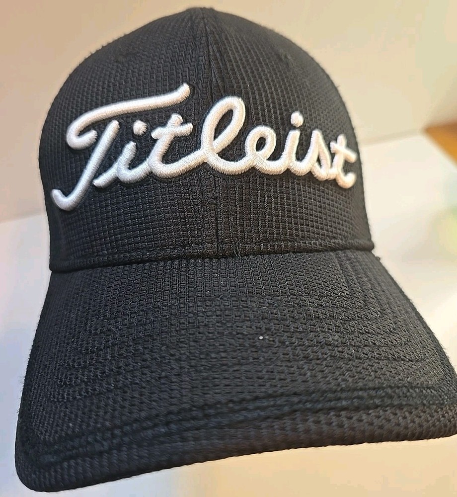 Titleist A-Flex Mens Size Medium / Large Black Fitted Golf Cap Hat