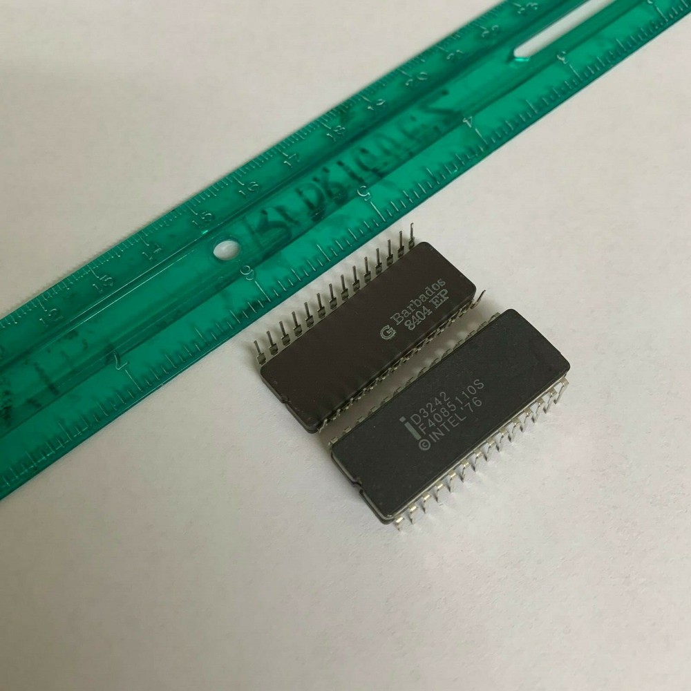 Intel - D3242 - Address Multiplexer and Refresh Counter