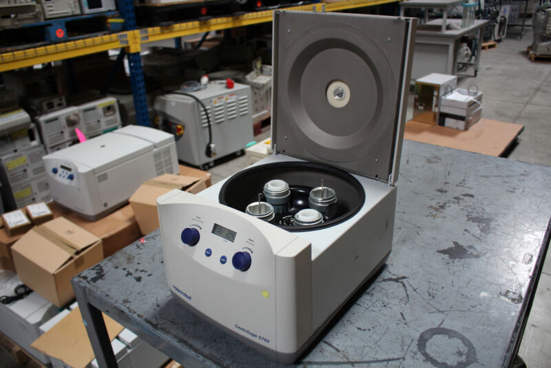 Eppendorf 5702 Centrifuge