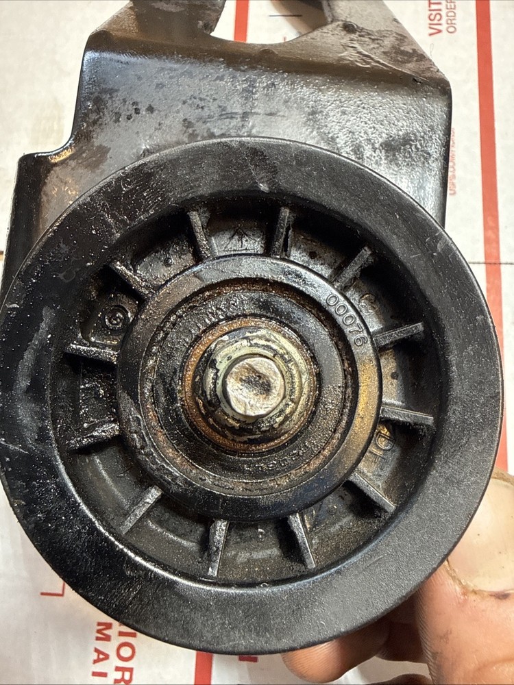 Mercruiser tensioner puller with bracket 862083