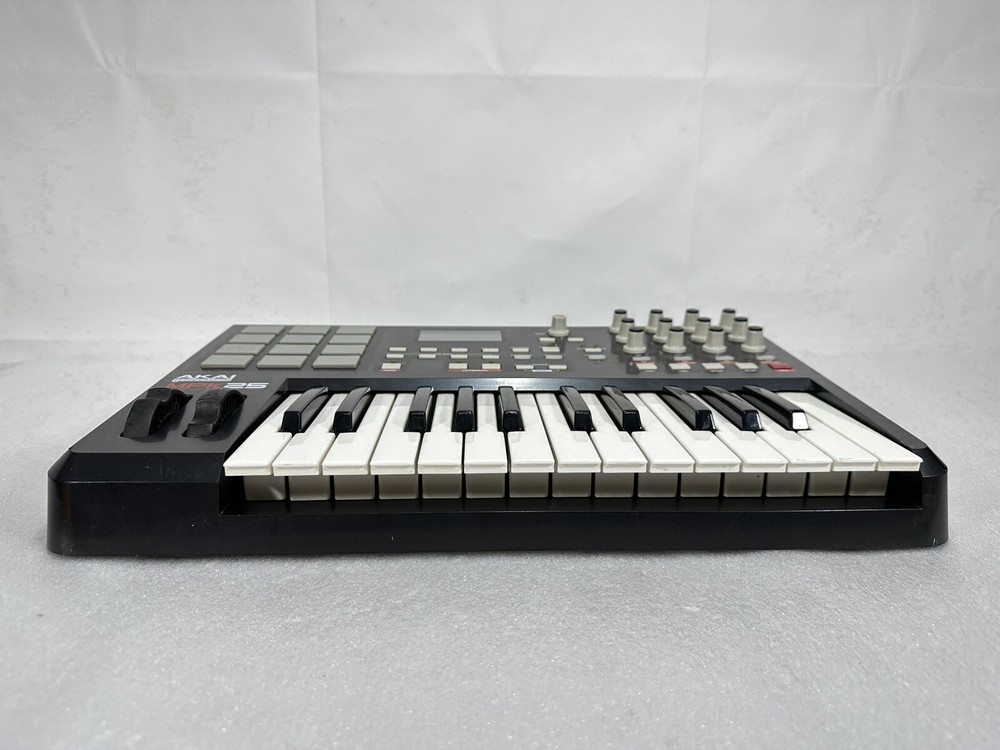 AKAI MPK25 ~ 25-key Keyboard Controller with MPC Pads ~ Working
