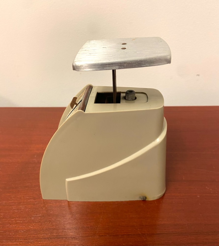 Vintage Pelouze Model P-2 Postal Scale