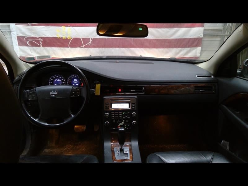 V70 2009 Headrest 342466