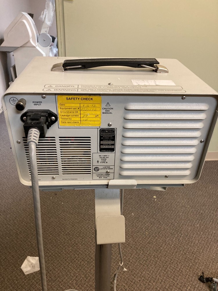 LUXTEC FIBEROPTICS ACO Series 8000 Light Source & Head Lamp Light Source