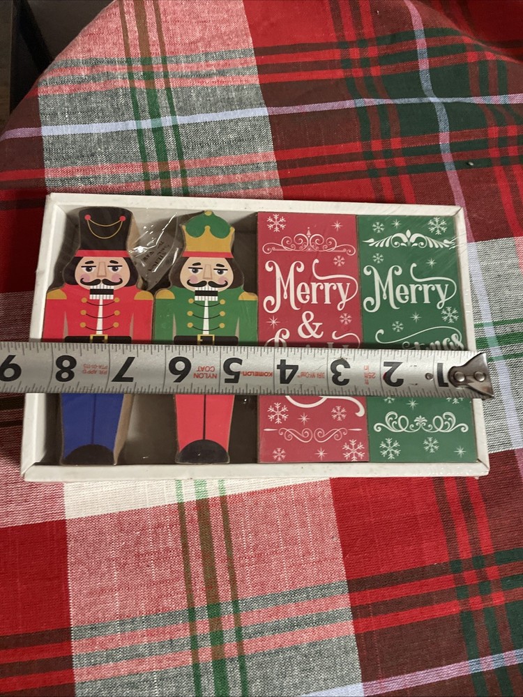 CHRISTMAS TABLE SITTERS~NUTCRACKERS ~MERRY & BRIGHT ~ MERRY CHRISTMAS