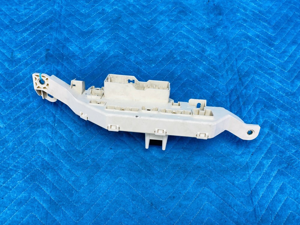 Lexus LX470 Junction Block Under Dash Passenger's Side 2000 OEM