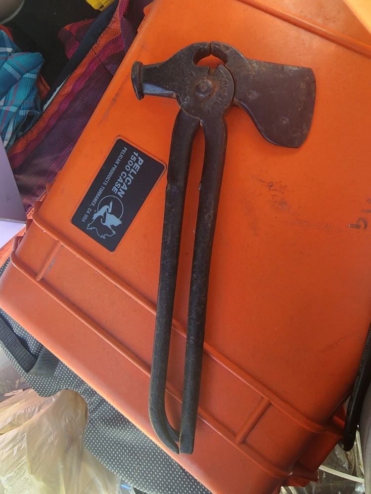 VTG MULTI-TOOL HAMMER AXE PLIERS NAIL PULLER SCREWDRIVER