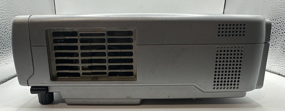 Hitachi XGA Multimedia Mobile LCD Projector ED-X3280 Tested!