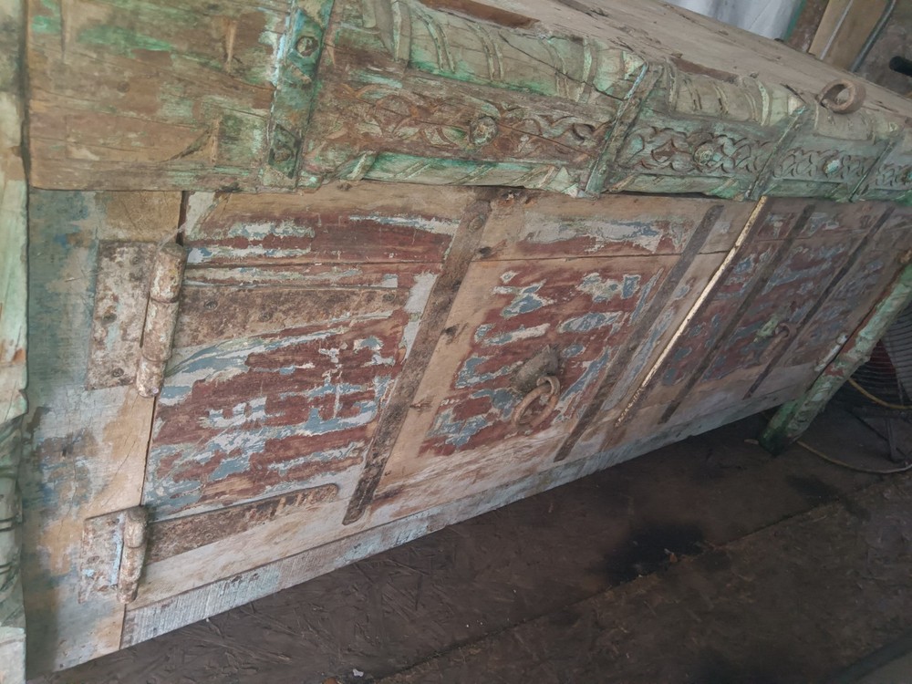 Vintage Trunk/ Buffet Table