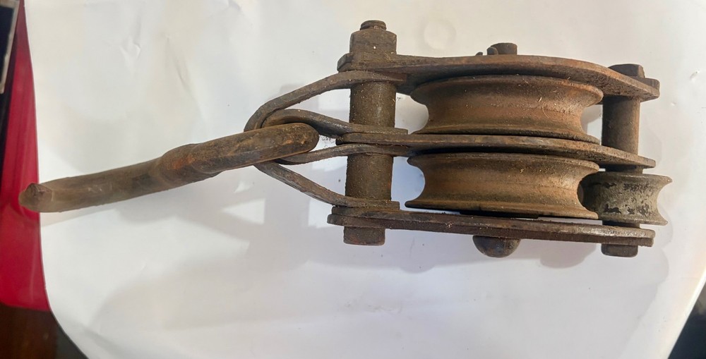 Vintage double sheave block steel, small solid useable or collectable