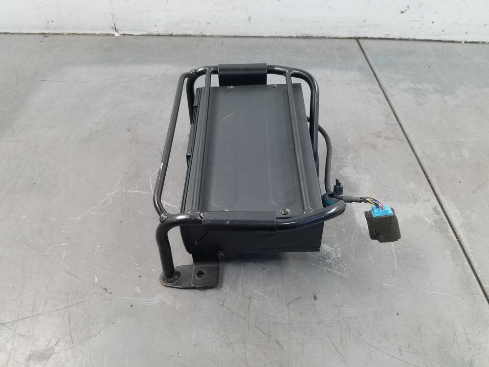 2003 Honda S2000 AP1 CD Changer #1411 E6