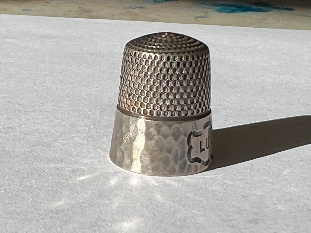 ANTIQUE STERLING SIMONS HAMMERED QUAKER THIMBLE